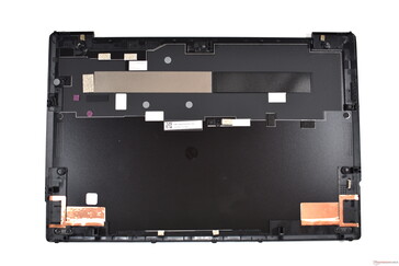 Lenovo Z13: Det nedre locket är tillverkat av plast i Wi-Fi-versionen