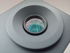 Projektorn levereras inte med ett linsskydd. (Bildkälla: Notebookcheck)