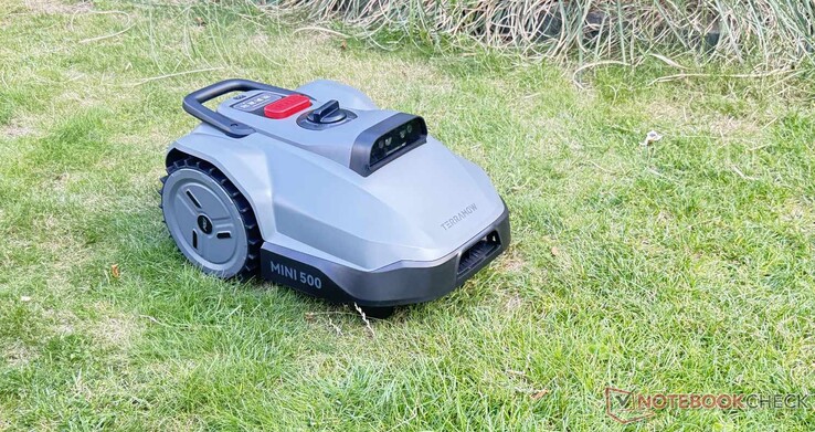 Robotgräsklipparen TerraMow Mini 500 i arbete