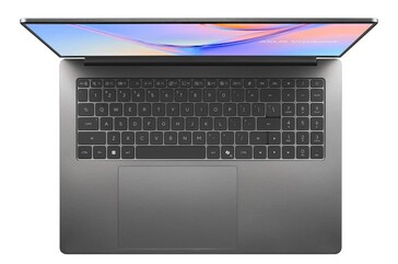Asus Vivobook S16 sedd ovanifrån med tangentbord och pekplatta