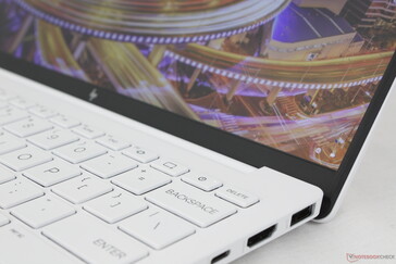 Locket öppnas till maximal vinkel på endast ~130 grader