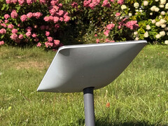 En Starlink-standardparabol på en gräsmatta. (Bildkälla: Rose/X)