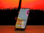 Samsung Galaxy M15 5G smartphone recension - AMOLED, en vidvinkelkamera och ett stort batteri för under 200 USD