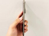 Huawei Mate 70 Air är ungefär en millimeter tjockare än Apple iPhone Air. (Bildkälla: @Rodent950)