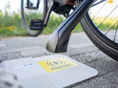Tilers trådlösa elcykelladdare Compact Tiler (bilden) visades upp på Eurobike 2025. (Bildkälla: Tiler)