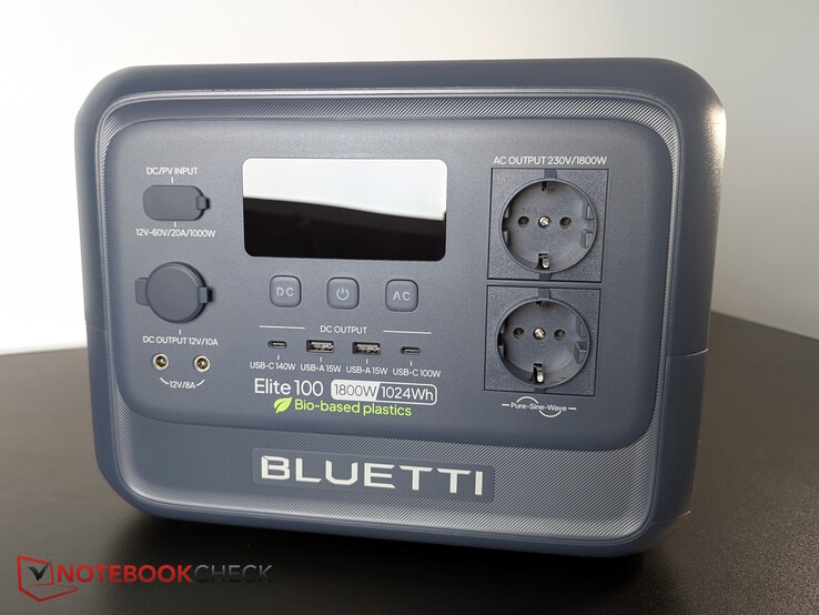 Nästan alla portar är placerade på framsidan. Inga skyddshöljen.