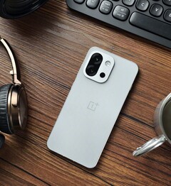 OnePlus 13T har bara två bakre kameror men det kan komma att ändras på 15T. (Bildkälla: Flying Bun på Weibo)