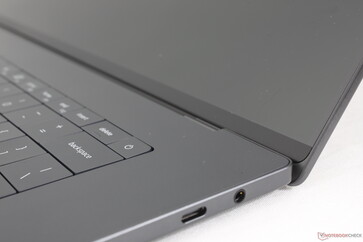 Den fingeravtrycksaktiverade Power-knappen har tagits bort på den nya designen