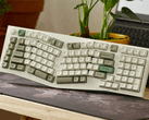 Keychron Q13 Max är ett av de trådlösa tangentbord som fått ny firmware med uppdaterade trådlösa och RGB-alternativ