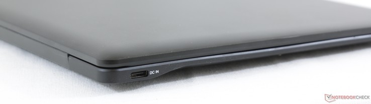 Vänster: USB Typ C Gen. 1 + AC-adapter