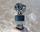 En närbild av DJI Osmo Pocket 4P med sina två kameralinser.