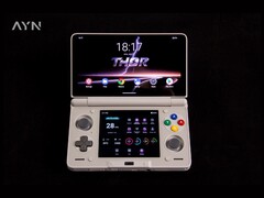 AYN Thor har dubbla AMOLED-pekskärmar. (Bildkälla: AYN)