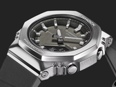 Casio G-Shock GMS2110-1A1 med metallring, avbildad mot en mörk bakgrund. (Bildkälla: Casio)