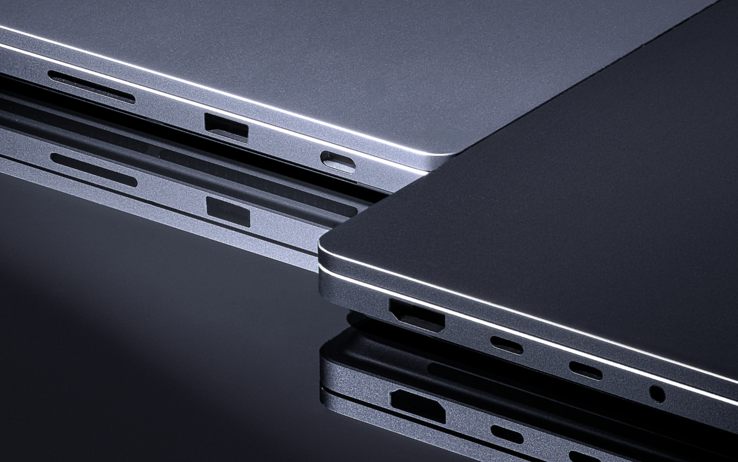 De officiella marknadsföringsbilderna av Surface Laptop Ultra visar också att USB-C-porten till höger är större.