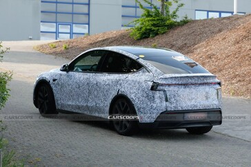 Nya 2026 Tesla Model Y Prestandatest på racerbanan Nürburgring i Tyskland.