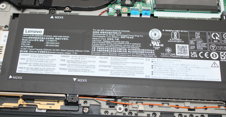 Det interna batteriet har en kapacitet på 52,5 Wh.