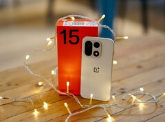 Den globala versionen av OnePlus 15 presenterades i oktober 2025.