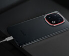 iQOO:s kommande flaggskepp kan ha ett batteri på 7.000 mAh. På bilden: iQOO 13. (Bildkälla: iQOO)
