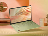 IdeaPad Vibe 14Q8X12 i en av sina sju lanseringsfärger.