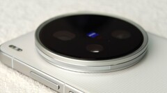 En kontinuerlig zoom finns tydligen också på att-göra-listan för utvecklingen av Vivo X300 Ultra. (Bild: Weibo)