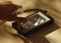 Den senaste Sony Walkman är större än sin föregångare, men utlovar också bättre ljud.