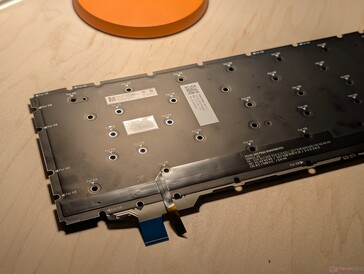 Tyvärr är det nya tangentbordet och batteriet exklusivt för Laptop 13 Pro och är inte kompatibla med den ursprungliga Laptop 13.5