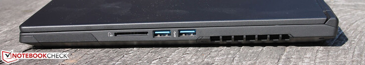 Vänster: 2x USB Typ A 3.1 Gen 1, Kortläsare