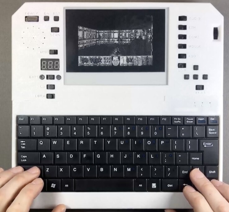 Evertop PC kan köra Doom, Wolfenstein 3D, Minesweeper och mycket mer. (Bildkälla: ericjenott via Github)