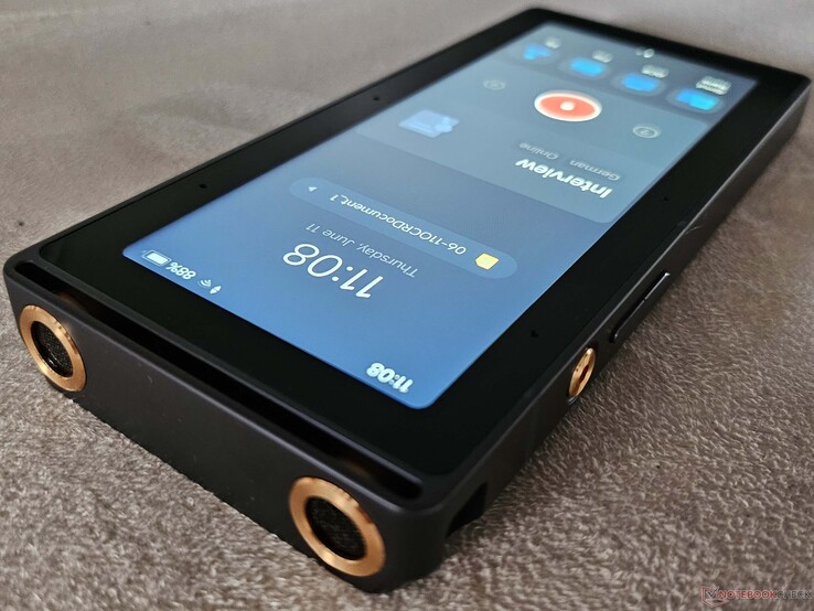 iFLYTEK AI Recorder S6 har 2 riktmikrofoner och 6 rundupptagande mikrofoner.