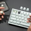 Hot-swappable PCB gör det enkelt att byta ut brytare. (Bildkälla: Keychron)
