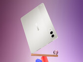Yoga Tab kostar 599,99 dollar. På bilden: en kampanjbild av surfplattan. (Bildkälla: Lenovo)
