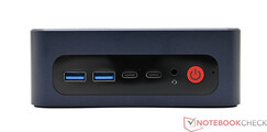 Framsida: 2x USB, 2x USB4 TypeC