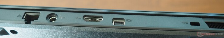 Baksida: RJ45-LAN, strömförsörjning, HDMI, Mini-DisplayPort 1.4, Kensington Lock