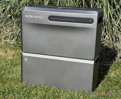 SigenMate 2700 Ultra med ett BAT2700 extrabatteri