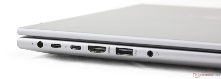 Vänster: Nätadapter, 2x USB-C Thunderbolt 4 med Power Delivery + DisplayPort 2.1, HDMI 2.1, USB-A (5 Gbps), 3,5 mm headset