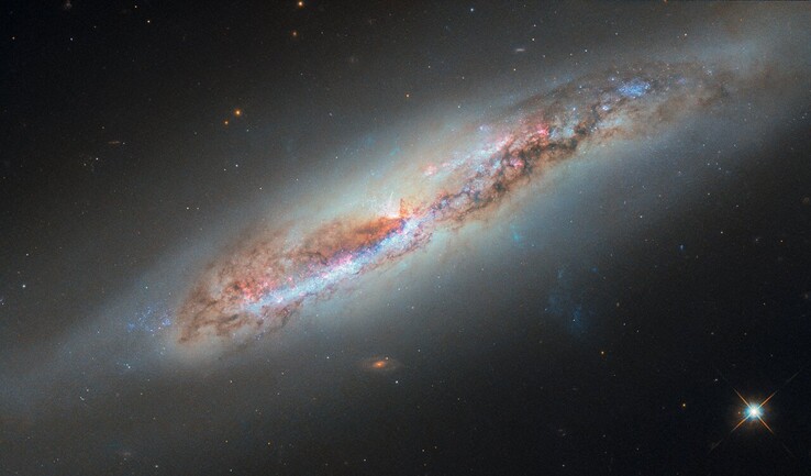 Hubble-bild av NBC 4388 (Bildkälla: ESA/Hubble, NASA, S. Veilleux, J. Wang och J. Greene)
