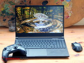 Recension av Schenker XMG Neo 15 - Ryzen 6000 med portar för flytande kylning