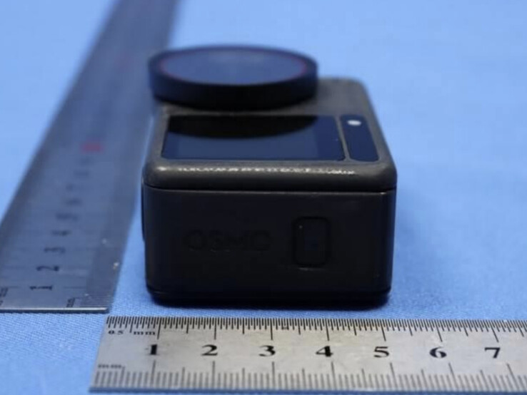 En DJI Osmo Action 6-prototyp från sidan. (Bildkälla: FCC)