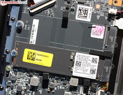 En andra M.2 22x60-plats är ledig, så att du kan lägga till ytterligare en SSD.