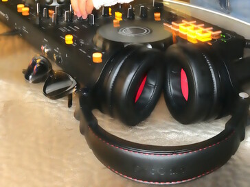 Väldämpade öronkuddar och huvudband. (Bildkälla: Notebookcheck)