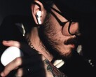 En av de kommande generationerna av AirPods kommer att ha en Visual Intelligence-kamera, vilket framgår av en läckt Apple-video som upptäckts i macOS.