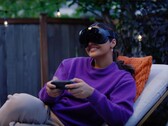 Valve Steam Frame VR-headset med handkontroll visas