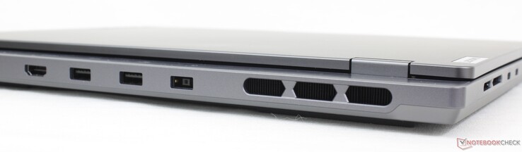 Bak: HDMI 2.1, 2x USB-A 3.2 Gen. 2, nätadapter