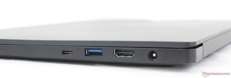 Höger: USB-C med Thunderbolt 4 + Power Delivery + DisplayPort, USB-A 3.0 Gen. 1, HDMI 2.0b, AC-adapter