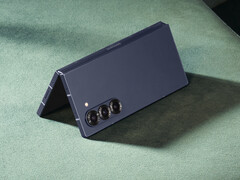 Galaxy Z Fold6 bör vara en av de första i raden för One UI 8 i sommar. (Bildkälla: Samsung)