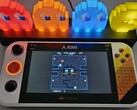 Atari Gamestation Go levererar kompakt retrospelande med fullt officiellt stöd. (Bildkälla: Marc Zander, Notebookcheck)