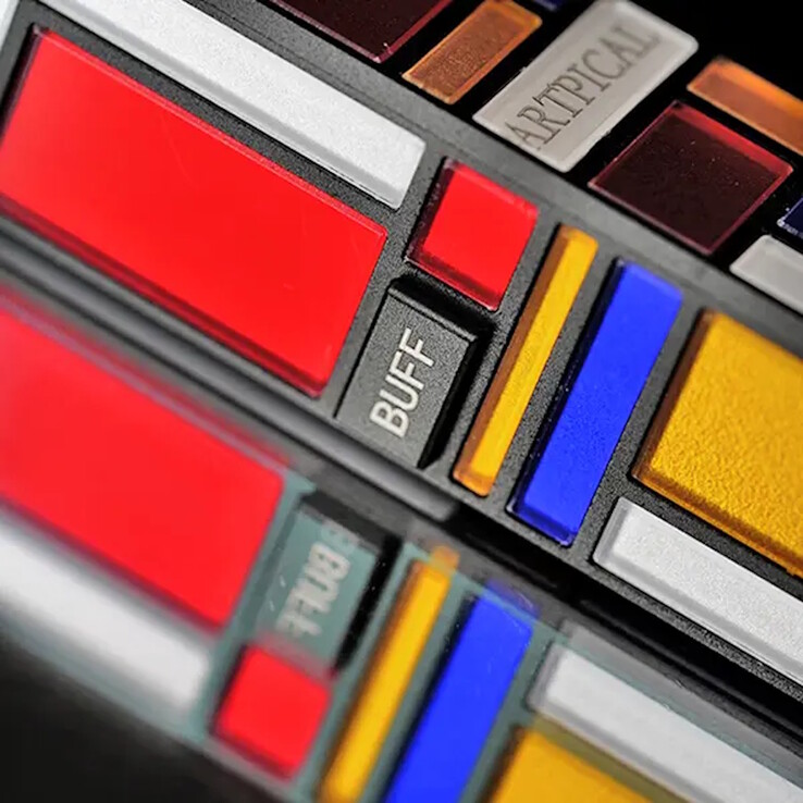 Hörlursförstärkningen kan justeras mellan tre inställningar med en knapptryckning på Buff-knappen.