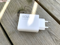Nätaggregat på 90 watt som tillval.