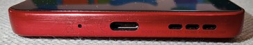 Botten: mikrofon, USB-C-port, högtalare