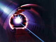 Forskare i Tokyo har utvecklat ett system som använder infraröda lysdioder för att överföra elektricitet trådlöst över avstånd på upp till 16 fot. (Bildkälla: Wiki Images / Pixabay)